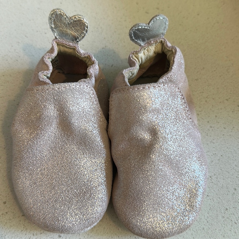 Robeez Crib/walker shoes glitter pink with glitter silver heart tab